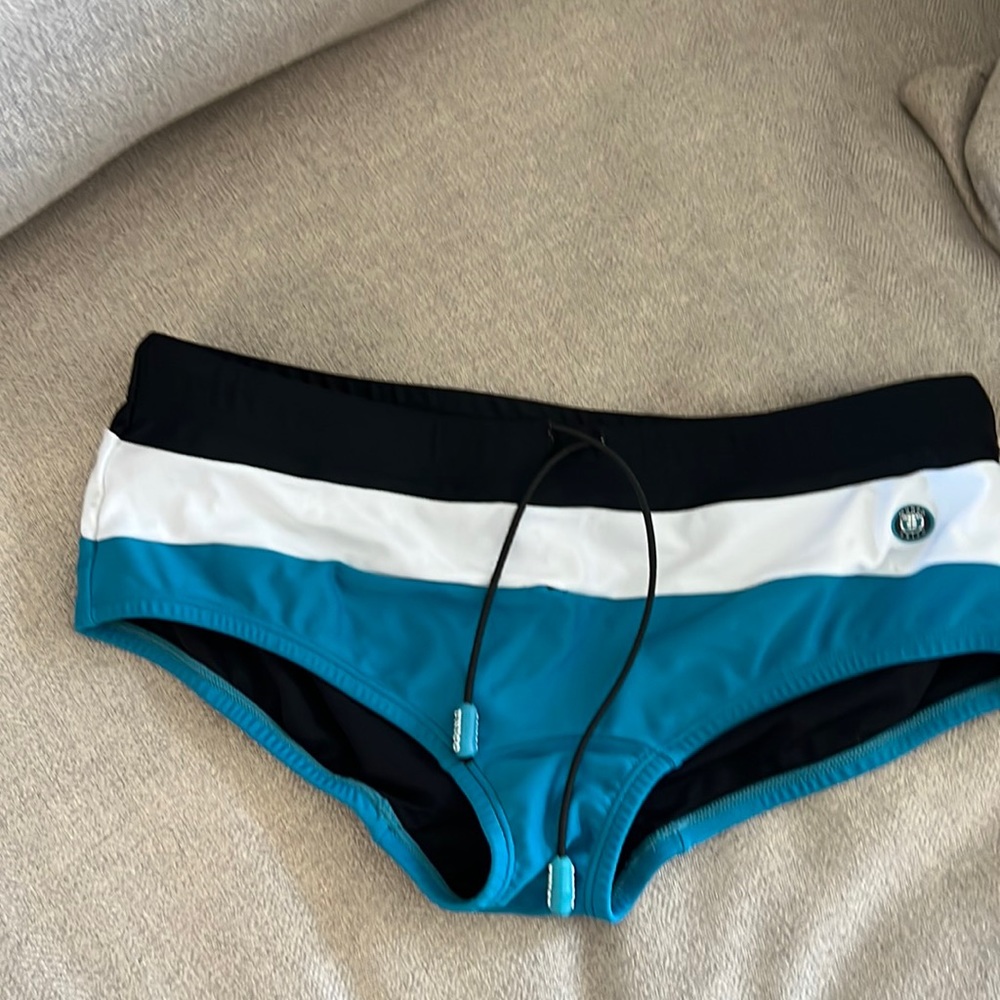 Unico swim brief